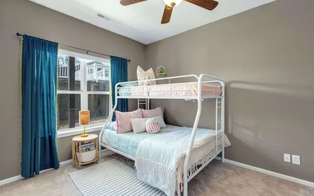 Panoramic Sunset Escape Waterfront Condo for 7!