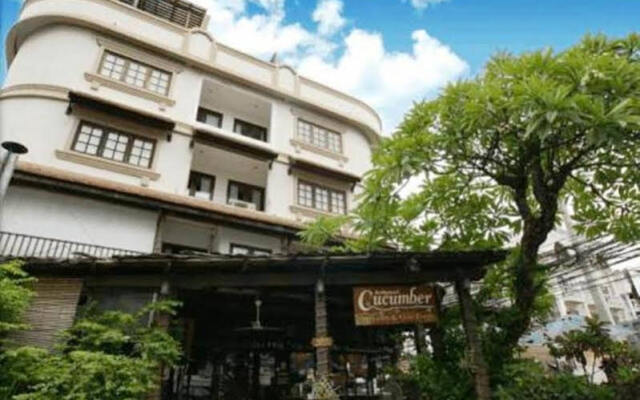 Отель Cucumber Inn Suites вид на фасад