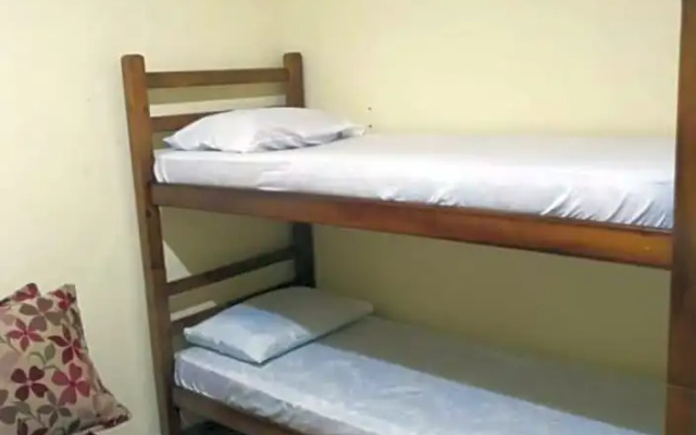 4 suites privativas
