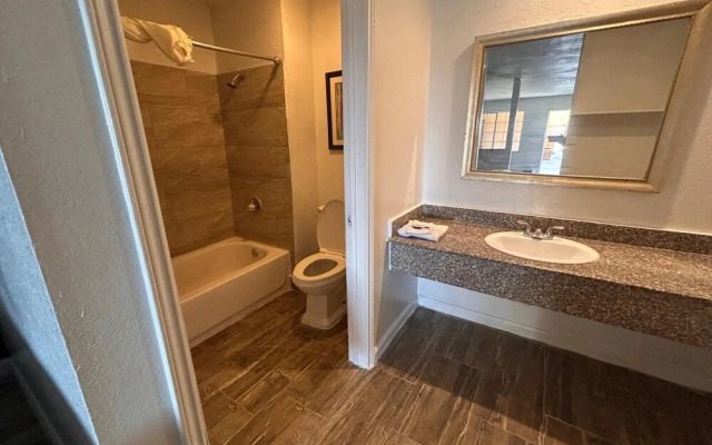 Garland Inn & Suites near Dallas TX
