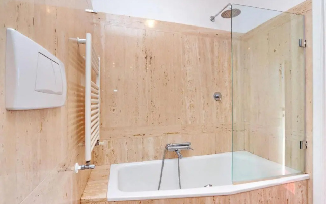 Pantheon Family Romantic Suite