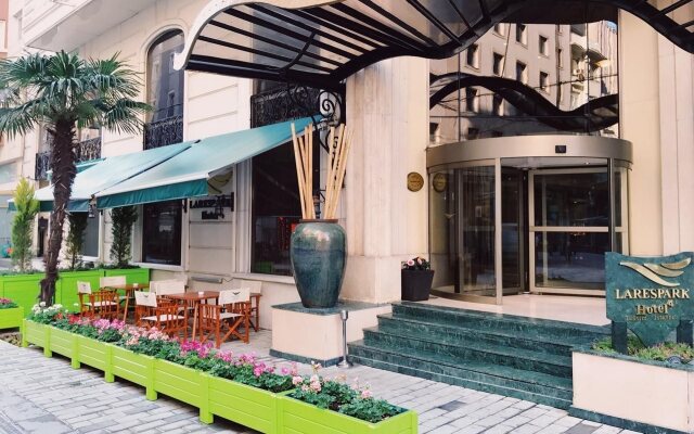 Lares Park Hotel вид на фасад