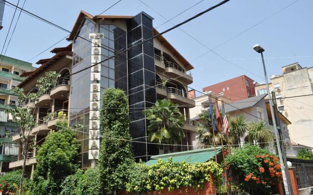 Отель Broadway Hotel Албания, Тирана - отзывы, цены и фото номеров - забронировать отель Broadway Hotel онлайн вид на фасад