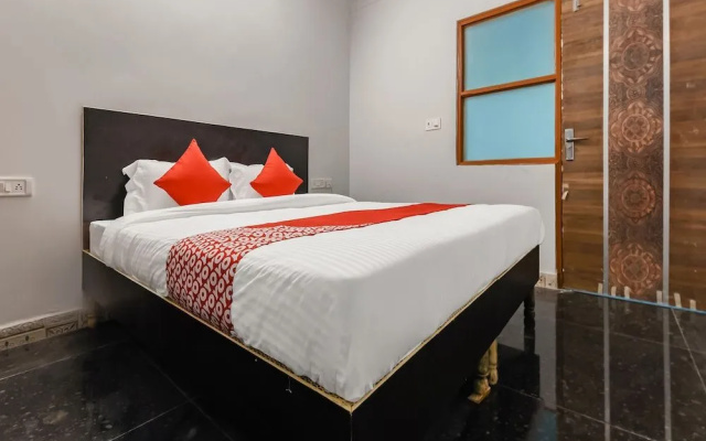 OYO 28395 Delight Inn