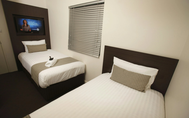 Pier 21 Riverside Apartment Hotel