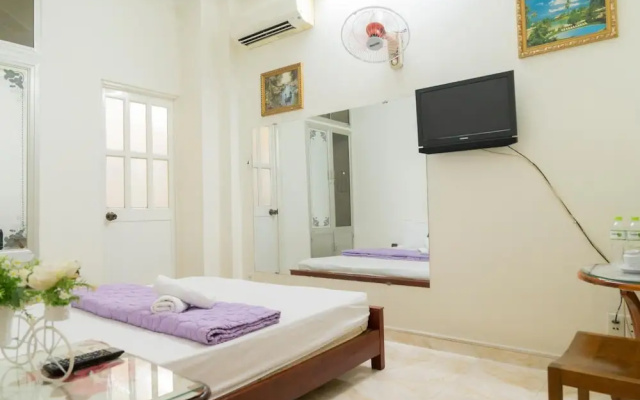 Nhu Huynh Hotel by OYO Rooms