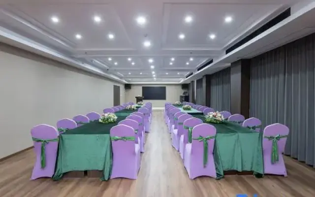 Shiwai Taoyuan Eco Hotel