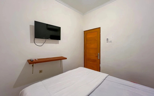 JJ House Mitra RedDoorz