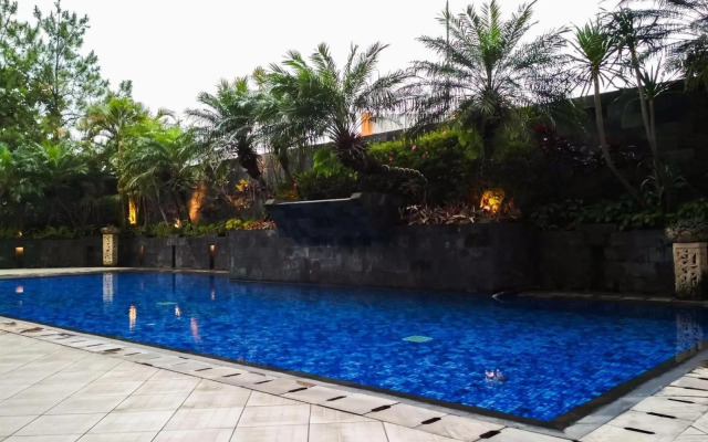 Cozy 2BR Apartment At Majesty Near Maranatha University By Travelio