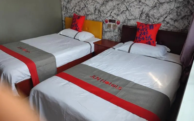 Jun Hotel Hebei Chengde Xinglong High-speed Railway Station