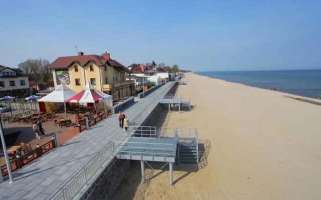 Holiday Homes Close to the Beach, Large Playground