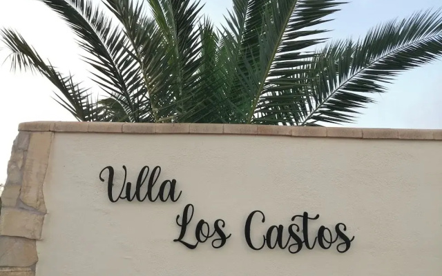 Villa - Sleeps 4 - Pool - Patio - Parking
