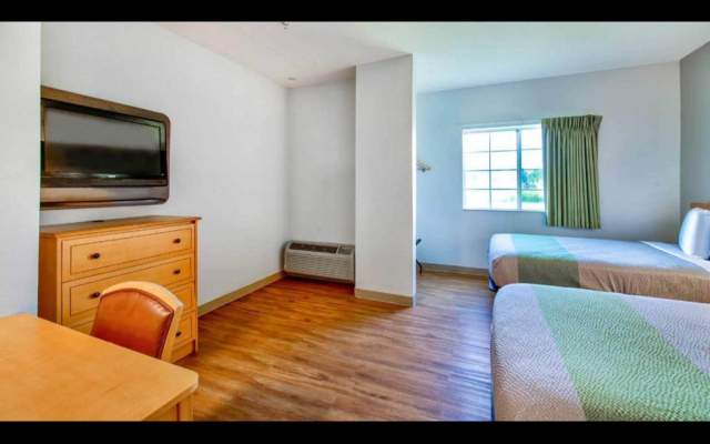 Oyo Townhouse Sulphur,LA Extended Stay I-10