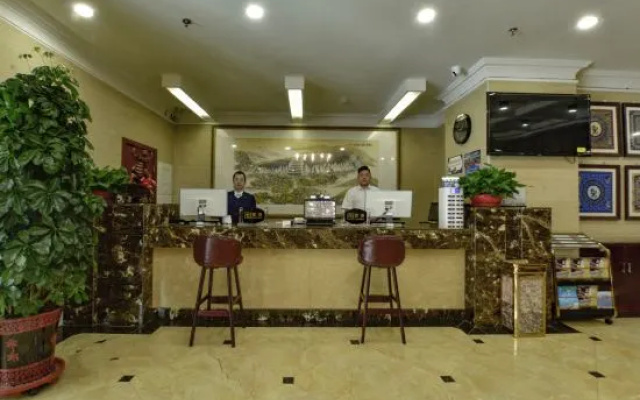 Dunhuang Binhe International Hotel (Dunhuang Night Market & Dunhuang Bookstore)
