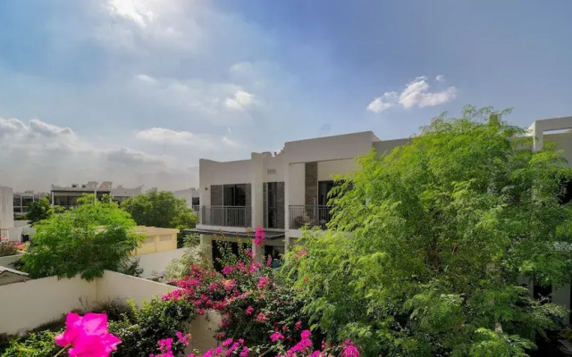 KOHH – 3BR Townhouse in Claret