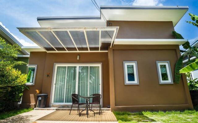 Отель Bangtao Local House Rental вид на фасад