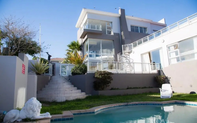 Casavalencia Guest House