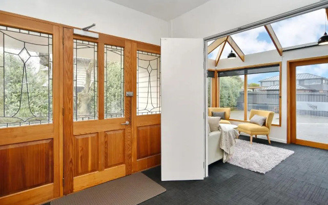 Whitmore- Classic Villa - Christchurch Holiday Homes