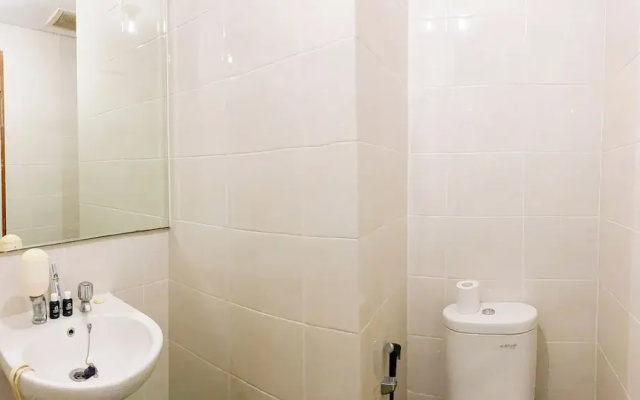 Homey And Comfort 2Br Green Bay Condominium Apartment