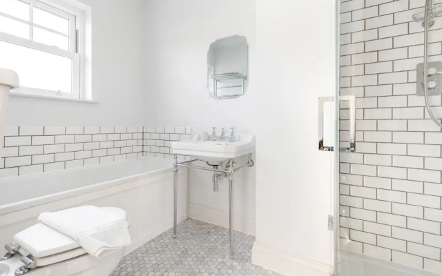 Spacious 3 Bed Flat Putney
