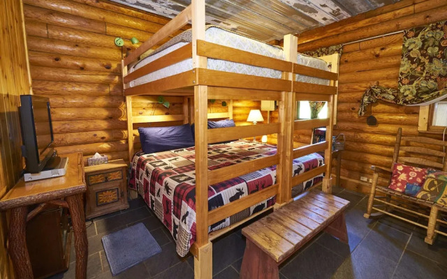 Creekwalk Inn and Cabins