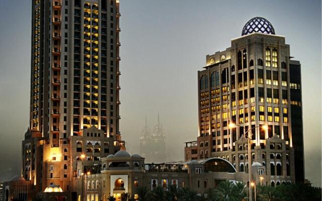 Отель Arjaan by Rotana Dubai Media City вид на фасад