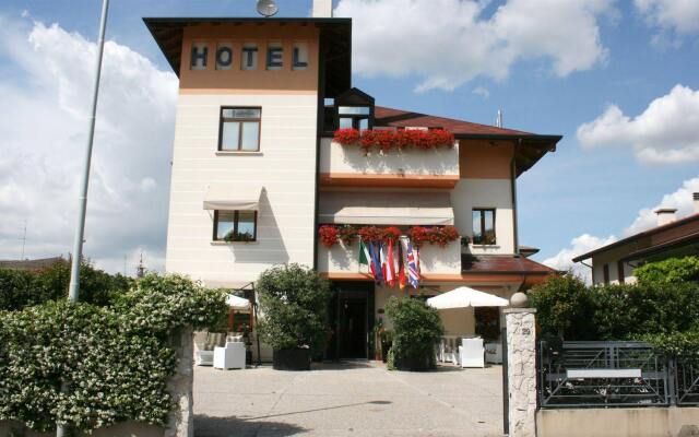Отель Small Hotel Royal Италия, Падуя - отзывы, цены и фото номеров - забронировать отель Small Hotel Royal онлайн вид на фасад