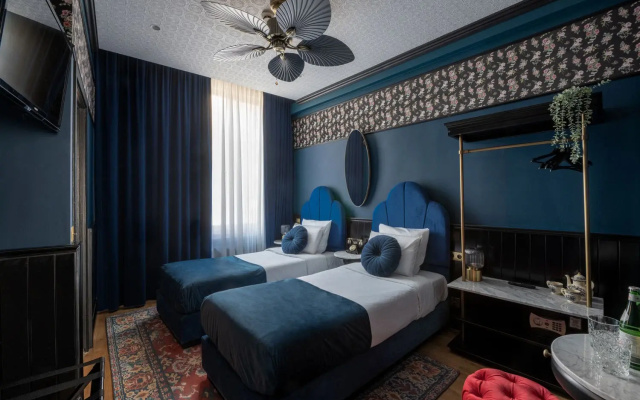 Craves Hotel