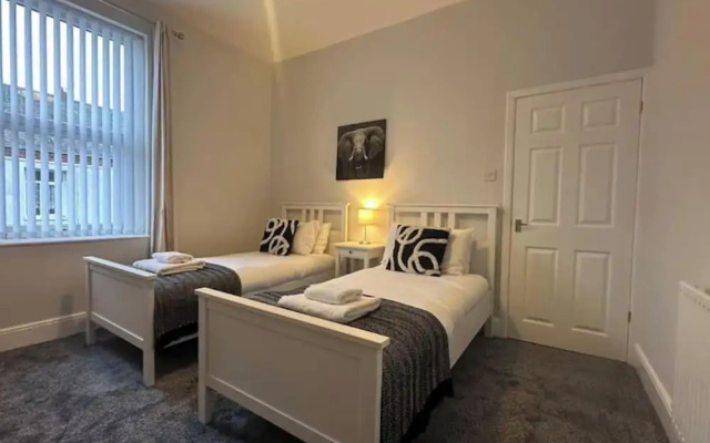 Apartment - Sleeps 3 - Pet Friendly - Parking