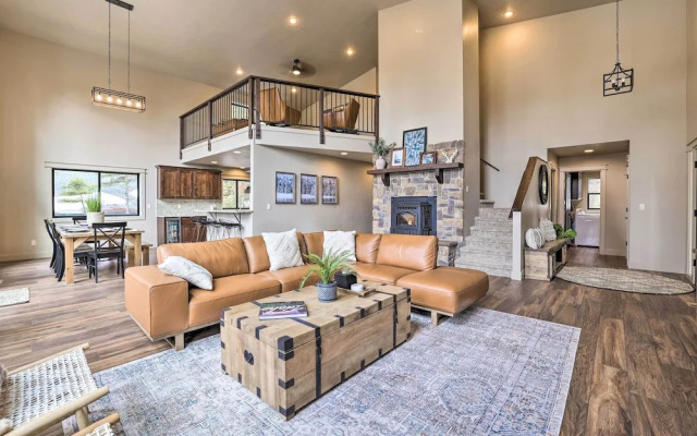 Sled Hill & Hot Tub Access: Mccall Family Cabin!