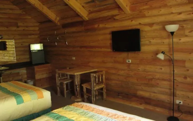Bryce Canyon Log Cabins