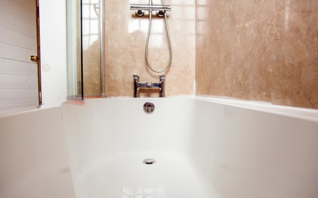 Historic Dean Village Treasure, Sleeps 4