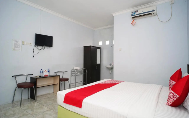OYO 754 Nur Aziziah Guest House