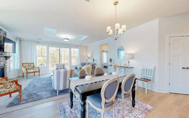 3BR Riverfront Home w/ Kayaks & Game Room