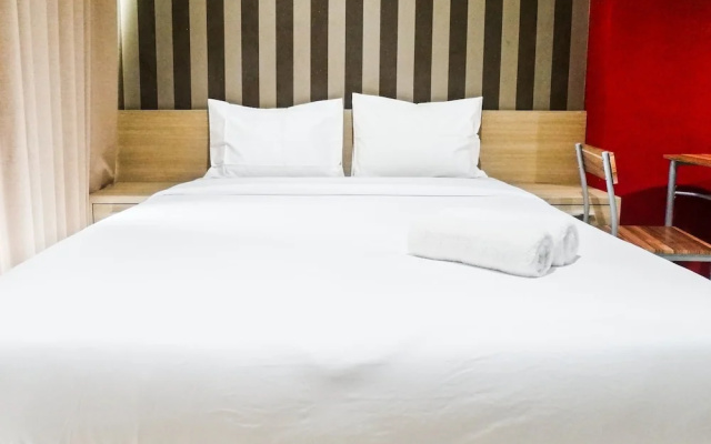 Spacious Studio Room at the Square Apartment