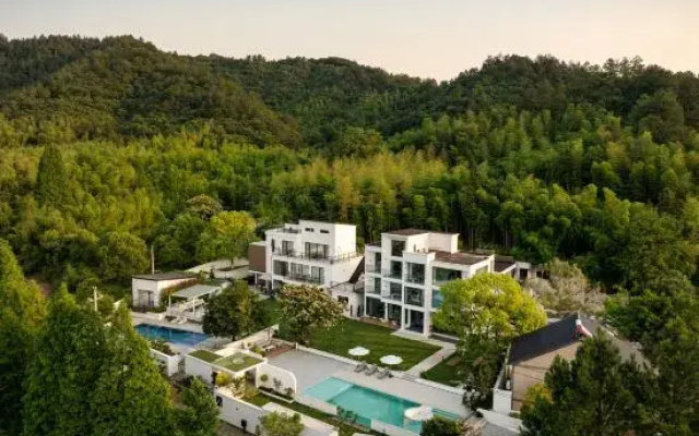 Mogan Qixi Hot Springs Designer Mountain Surrounding Luxury · Starry Sky Pool Garden Boutique Stay