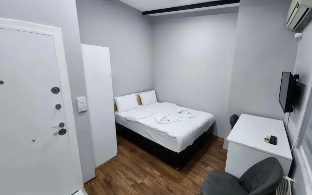 Aram Kerasi Rooms