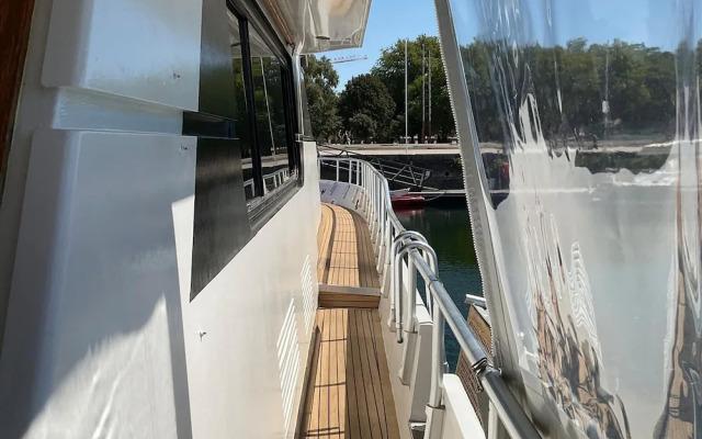 Exclusive Yacht With a Roof Terrace