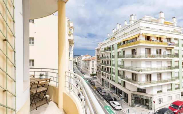 Large 2 Bdrs apartment Down Town - AC