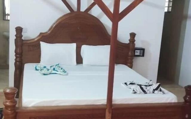 Oasis Beach Inn