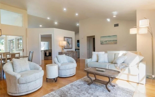 300 Edgewater Ct 3 Bedroom Home by Redawning