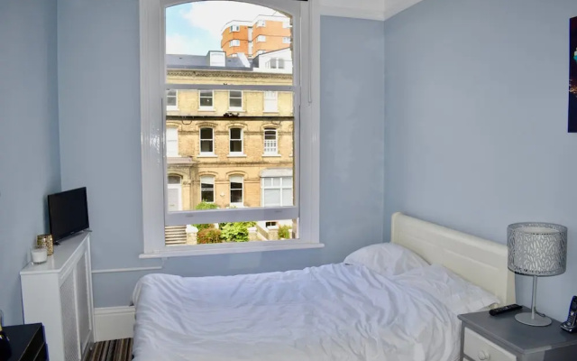 2 Bedroom Flat Next To Hove Seafront