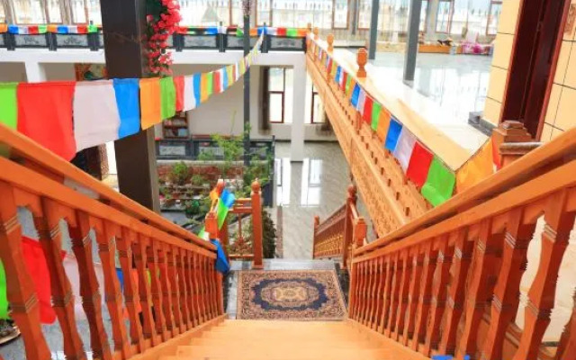Shangri-La City Aji Hongshi Fuju Homestay