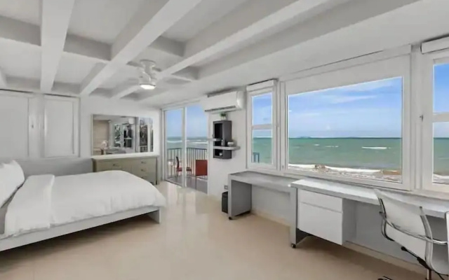 Beach Front  Amapola SeaSide Apt