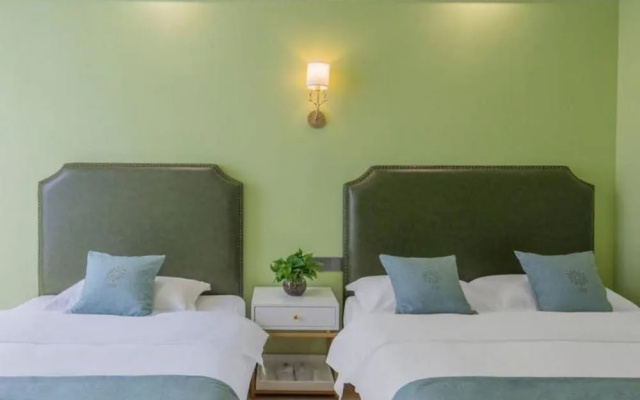 Floral Hotel Falan Small Town