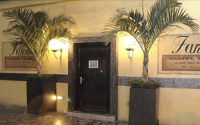 Отель Hôtel & Restaurant Farid вид на фасад