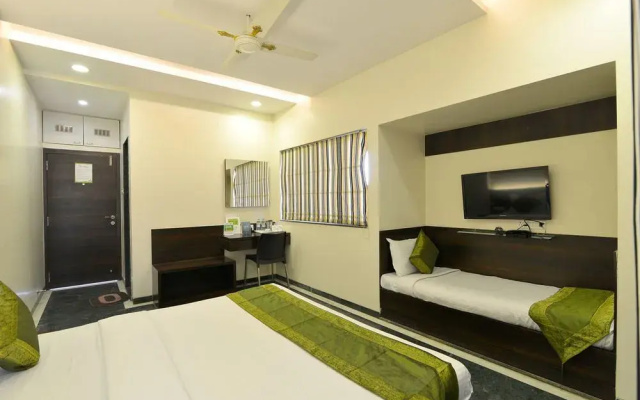 OYO 4448 Hotel Suresh Plaza