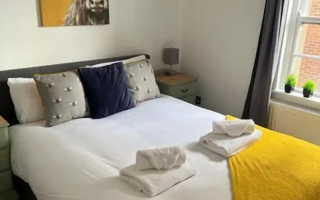 Russell Square Apartment
