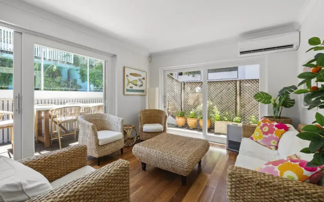 Poolside Stay - Close to Taronga Zoo & Luna Park