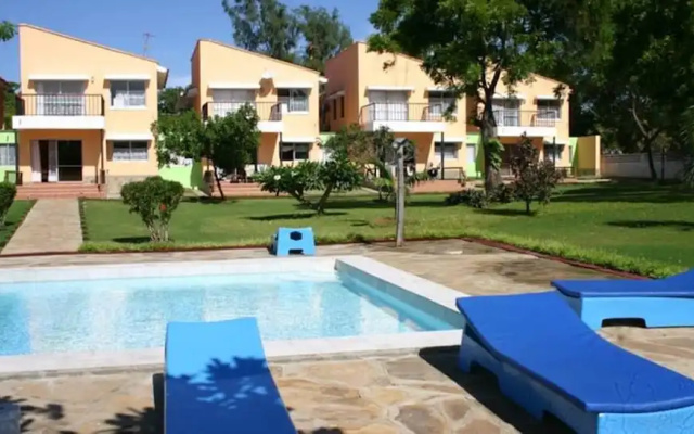 Visit Beautiful Mombasa and Stay at the Wonderful Makweru Villas